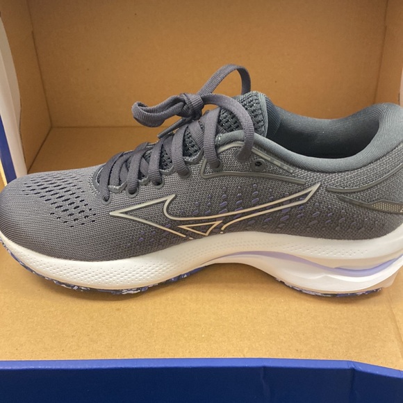 Mizuno woman’s Wave Rider 25 running shoes. Size 6 brand new in box never worn - Picture 2 of 10
